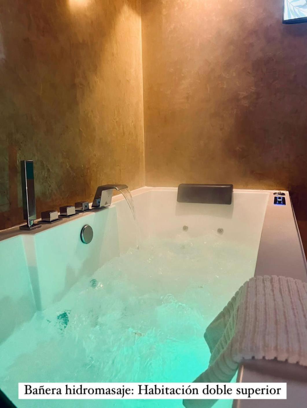 Cueva Luxe Las Calcetas Setenil De Las Bodegas Bagian luar foto