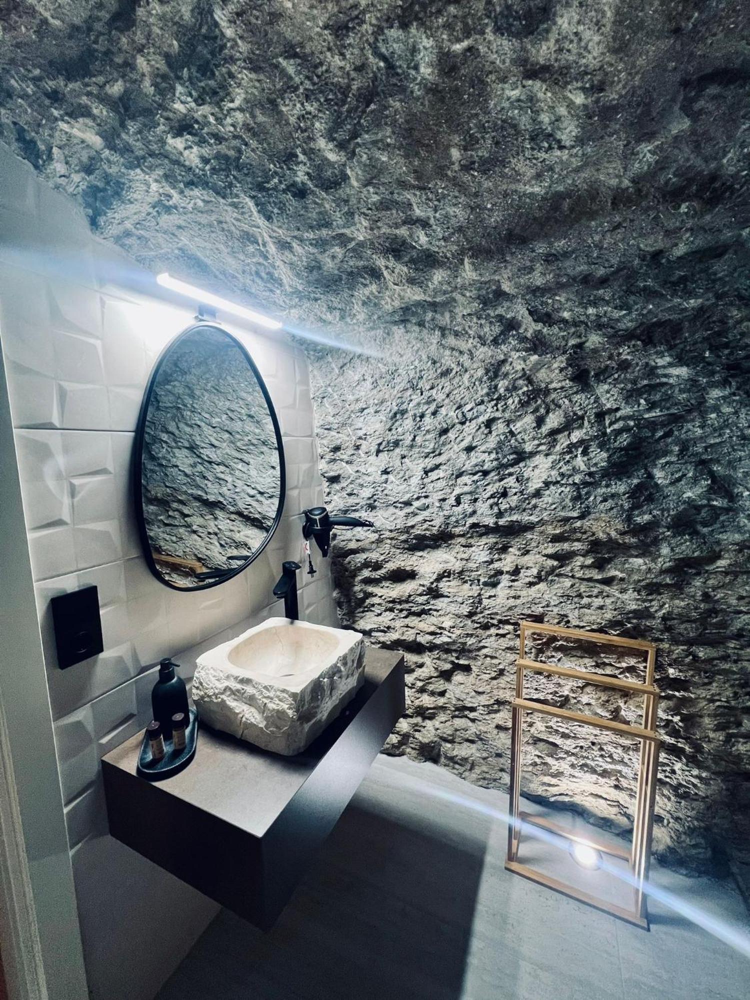 Cueva Luxe Las Calcetas Setenil De Las Bodegas Bagian luar foto